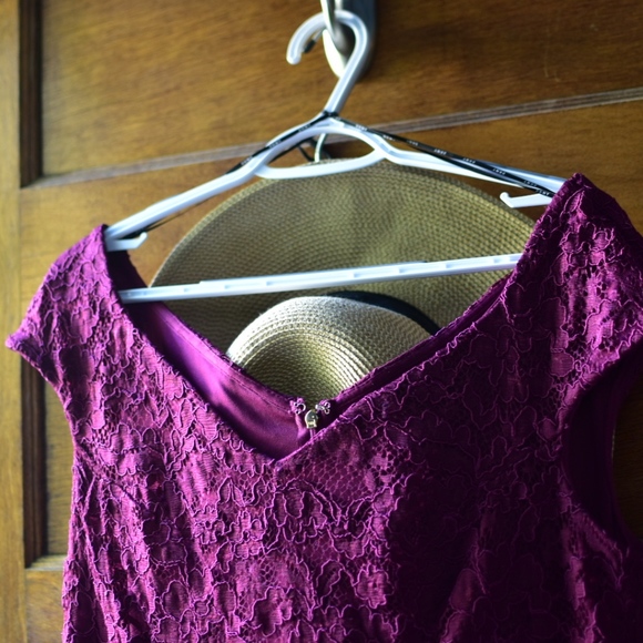 Gorgeous purple DKNY lace sheath dress, size 12 - Picture 2 of 7